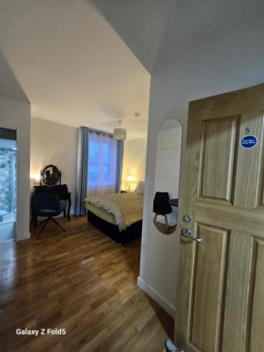 Central Chambers Suites - Suite 5